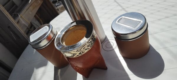 set matero mate imperial calabaza cuero marron y alpaca premium, color marron clarito , termo acero inoxidable, azucarera y yerbera